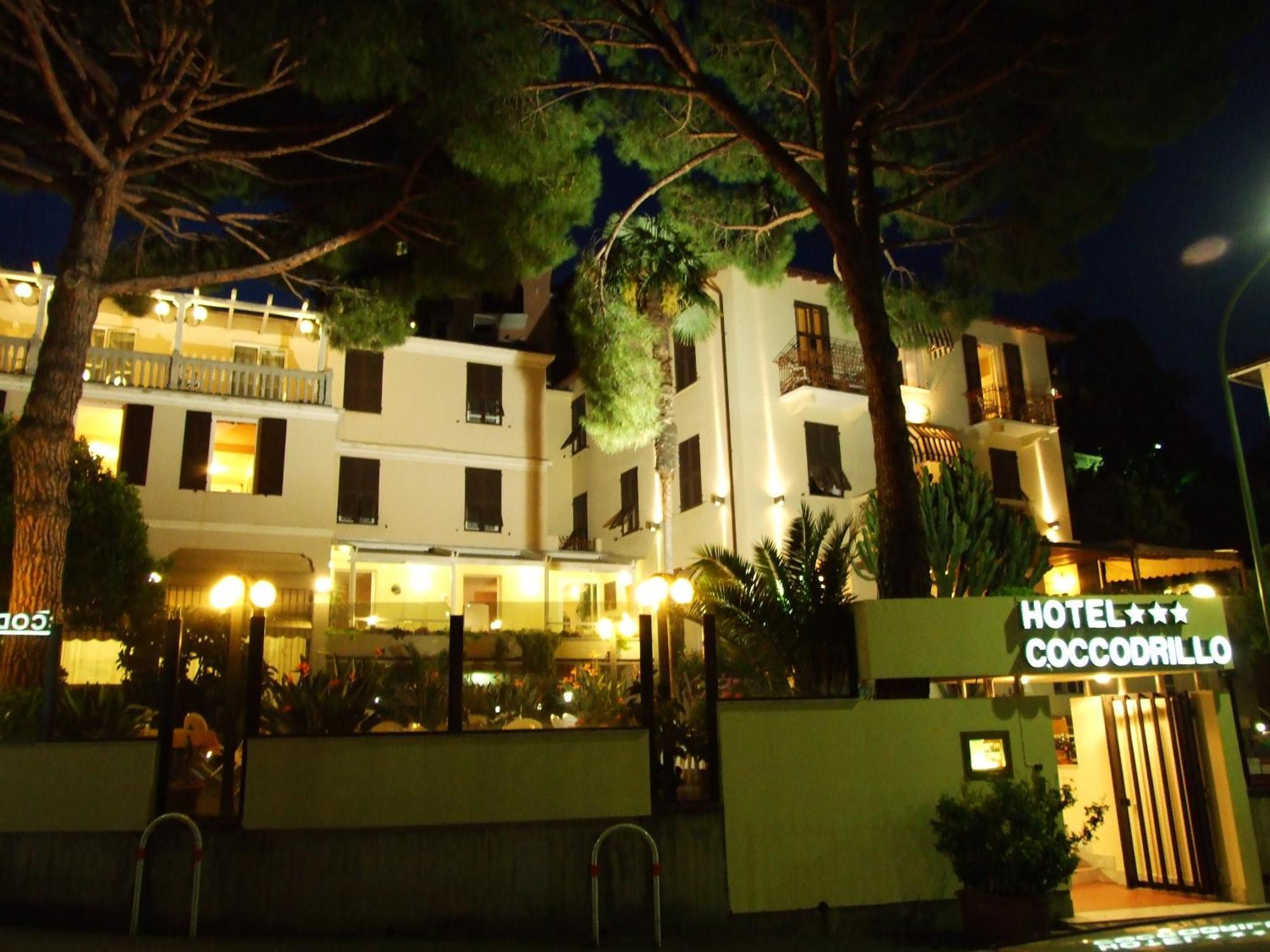 Coccodrillo Hotel & Apartments Varazze Bagian luar foto